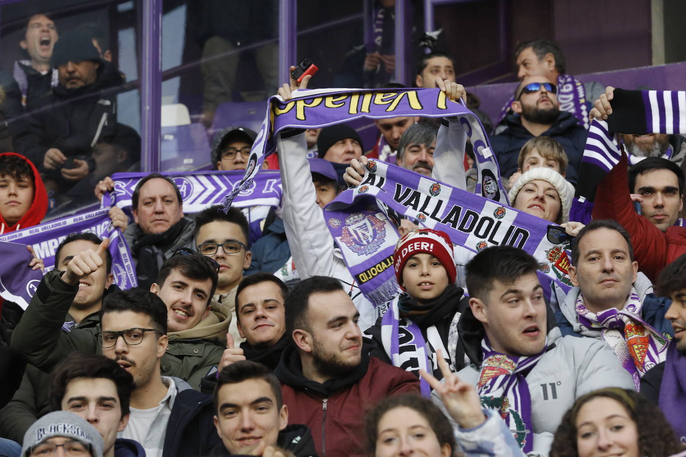 Fotos: Búscate en la grada del partido del Real Valladolid ante Osasuna (4/5)