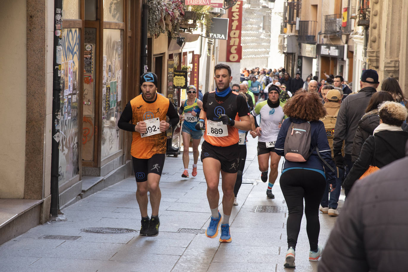 Álvaro Conde ha sido el primero en cruzar la línea de meta situada en el Azoguejo de Segovia. 