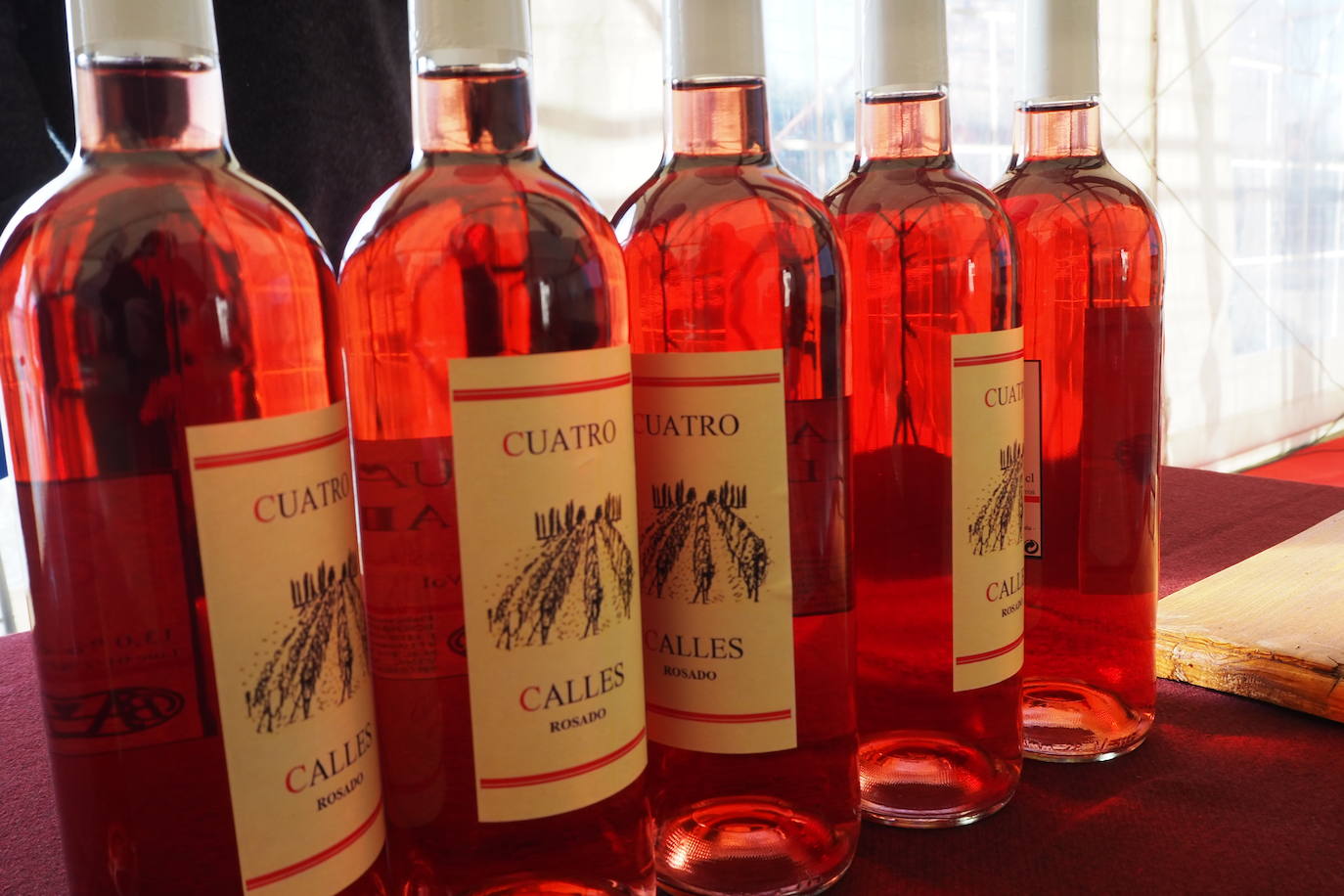 Subasta de la taza de plata, emblema de Mucientes, durante la Fiesta del Primer Vino 