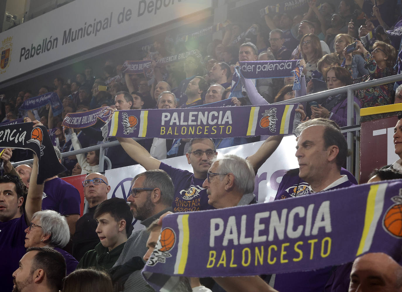 El público palentino llevó al Zunder Palencia hasta la victoria con su apoyo