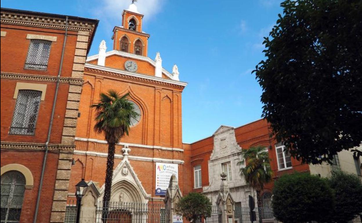 Exterior del colegio concertado La Enseñanza, en Valladolid. 