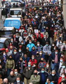 Imagen secundaria 2 - Arriba, manifestación contra la reordenación de la sanidad en 2021; abajo izquierda, protesta de los dueños de los gimnasios, y a la derecha, marcha de la hostelería para pedir ayudas en la pandemia. 