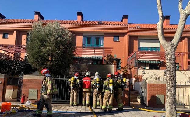 Los bomberos sofocan el incendio originado en una vivienda de Parquesol