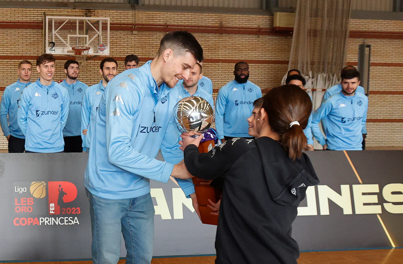 La Copa Princesa visita la sede de Zunder, Maristas y el Hospital Río Carrión