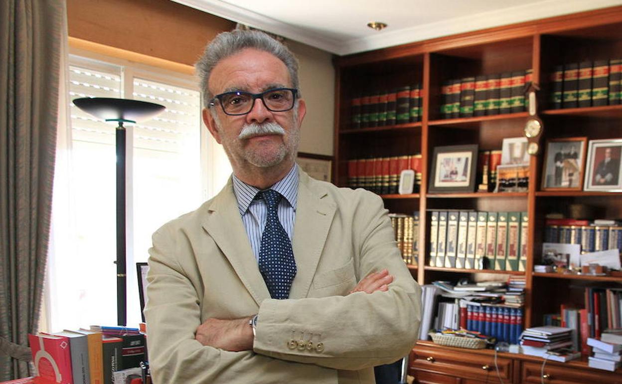 El decano del Colegio de Abogados, Julián Sanz. 