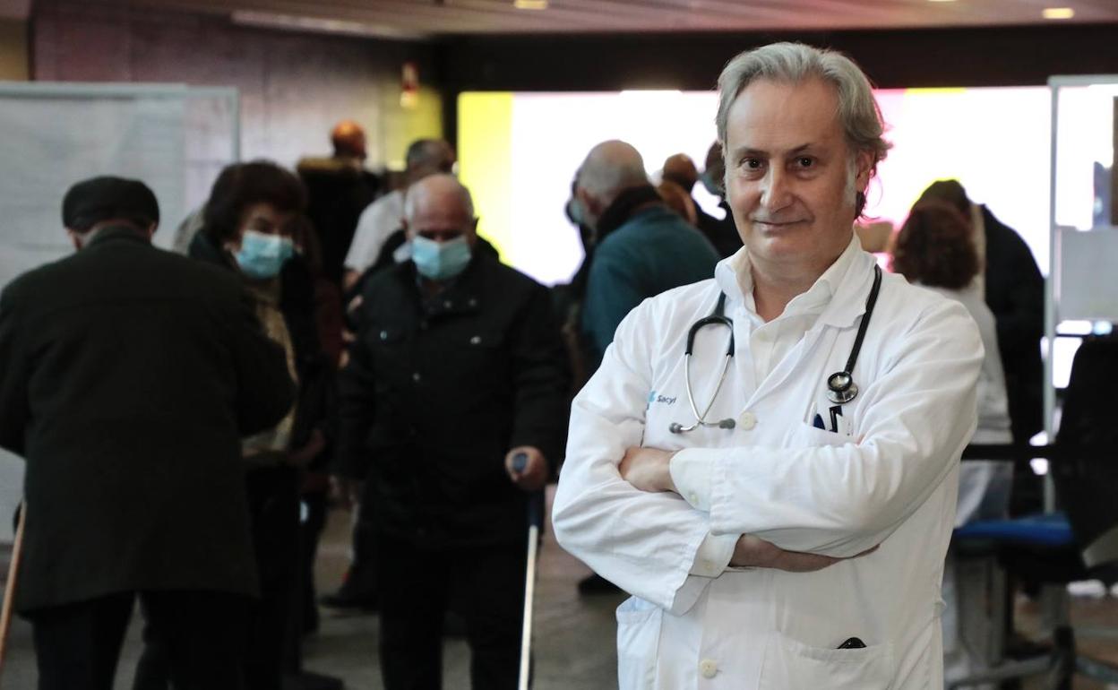 El doctor Fernando Centeno Malfaz, en el Río Hortega de Valladolid. 