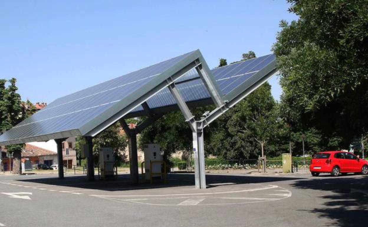 IU critica el retraso en la resolución del contrato de la electrolinera de La Granja