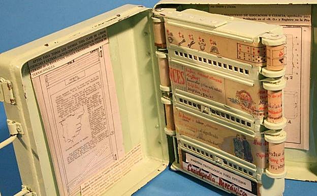 El libro ideado por Ángela Ruiz Robles. 