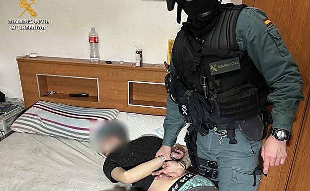 Uno de los detenidos en Miranda de Ebro por la Guardia Civil.