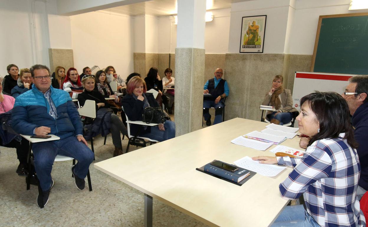 Asamblea de UGT para explicar la negociación del sector de limpieza de edificios y locales. 