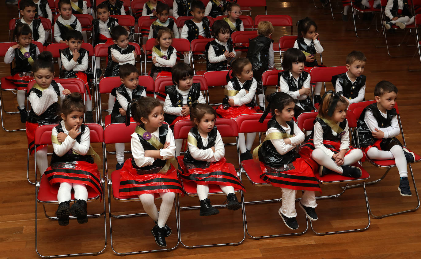 Fotos: El cambio climático en el colegio Jorge Manrique y el traje palentino, en Filipenses