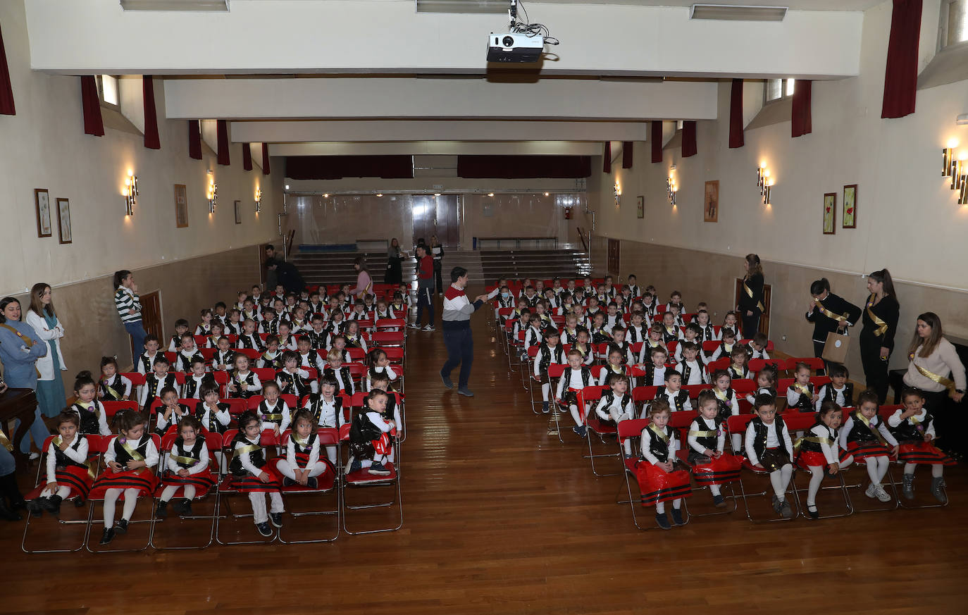 Fotos: El cambio climático en el colegio Jorge Manrique y el traje palentino, en Filipenses