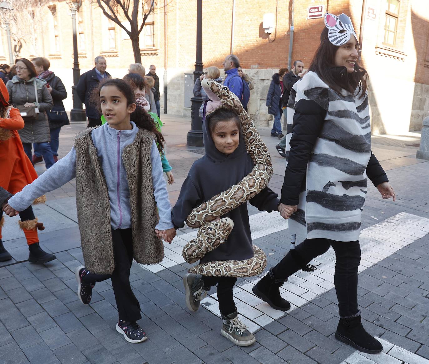 Fotos: El cambio climático en el colegio Jorge Manrique y el traje palentino, en Filipenses