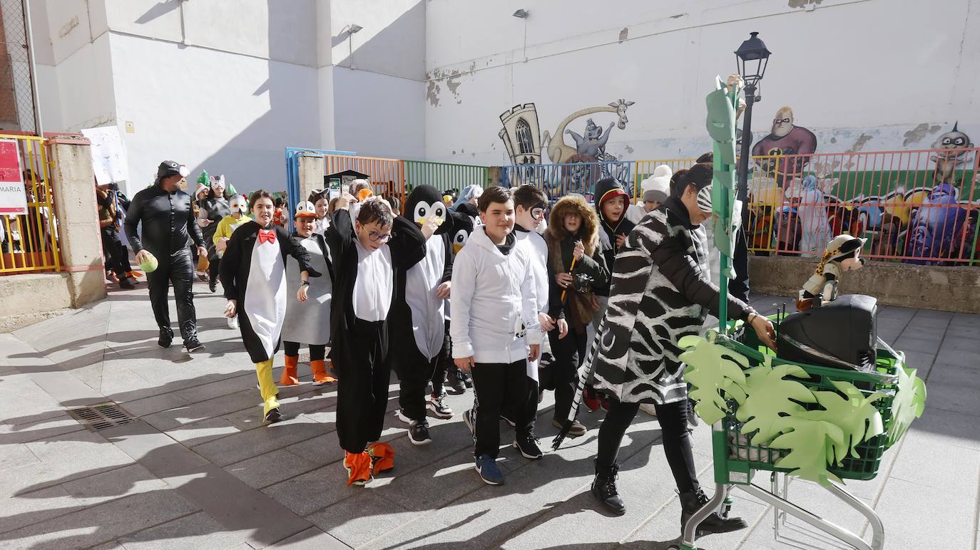 Fotos: El cambio climático en el colegio Jorge Manrique y el traje palentino, en Filipenses