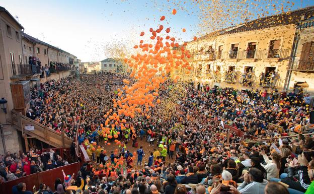 La plaza Mayor de Ciudad Rodrigo durante el Campanazo. 