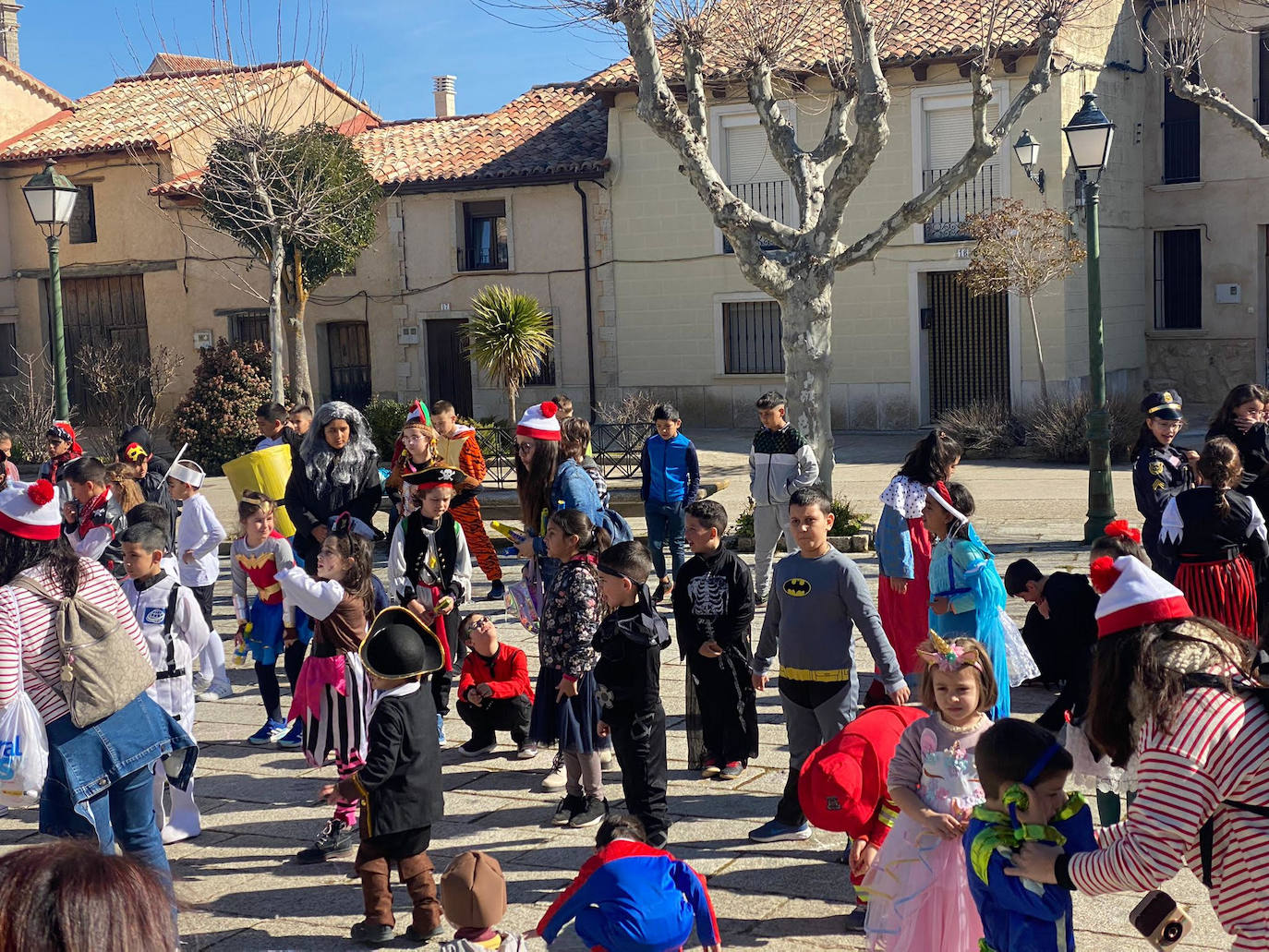 Los niños de Urueña con sus disfraces de carnaval.