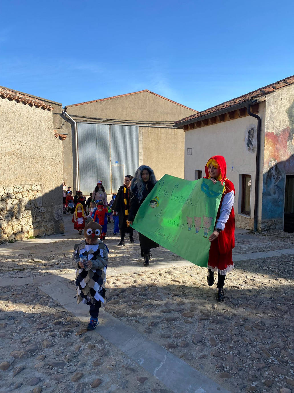 Los niños de Urueña con sus disfraces de carnaval.