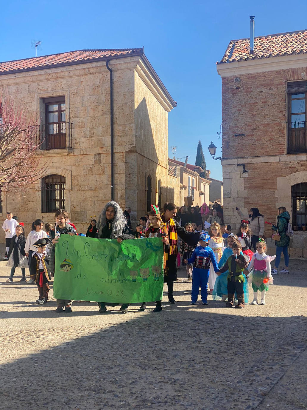 Los niños de Urueña con sus disfraces de carnaval.