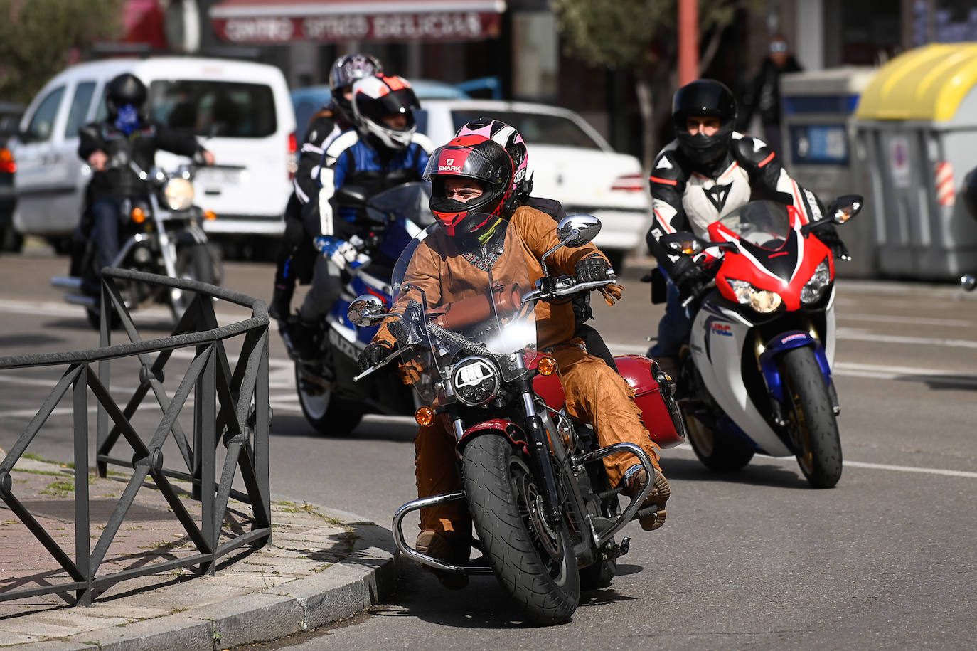 Un momento del desfile de carnaval en motos celebrado este domingo en Valladolid. 