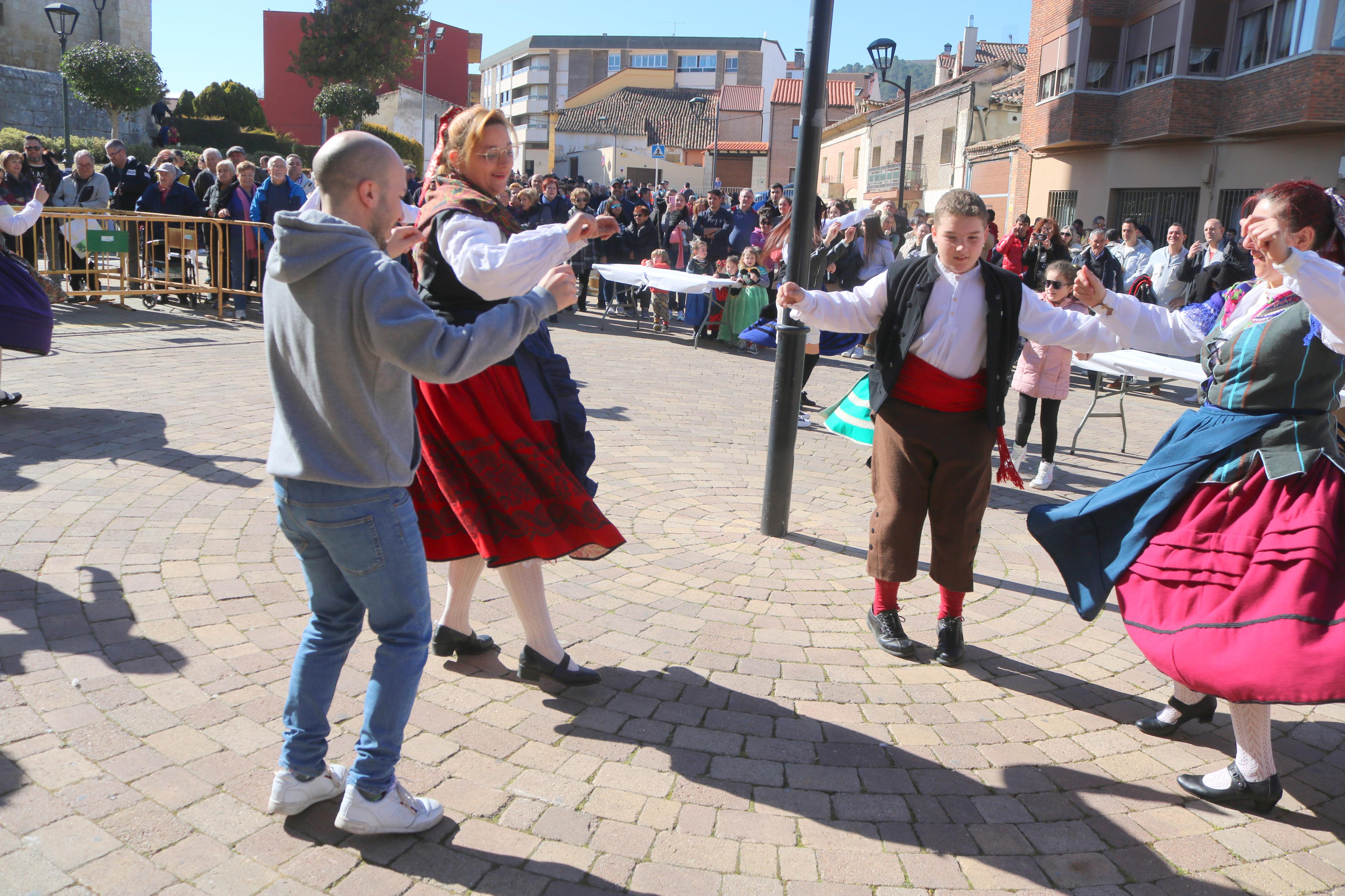 Villamuriel de Cerrato vivió una jornada festiva con música, danzas y gastronomía