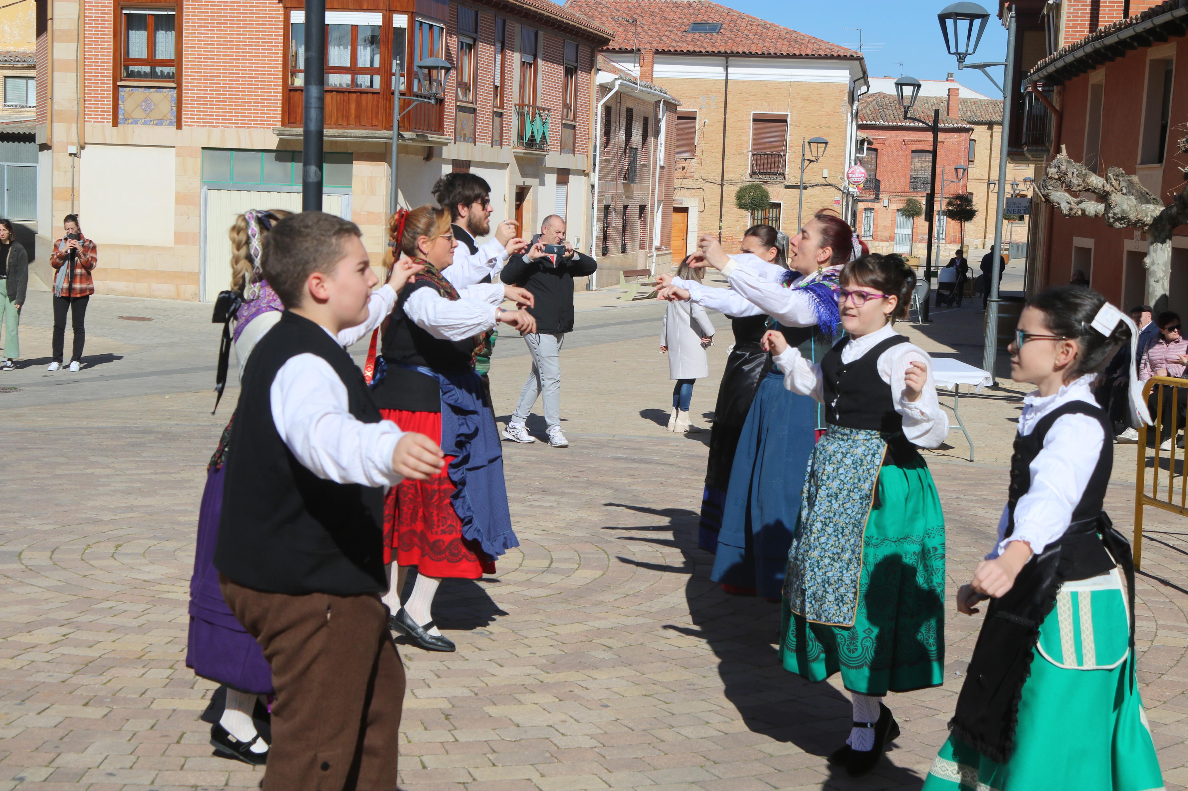 Villamuriel de Cerrato vivió una jornada festiva con música, danzas y gastronomía