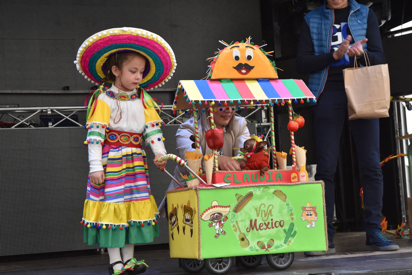 Fotos: Las mascotas se disfrazan en el Carnaval de la Galleta