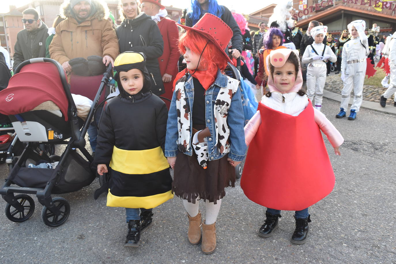 Fotos: Los niños, protagonistas del carnaval de Aguilar este domingo