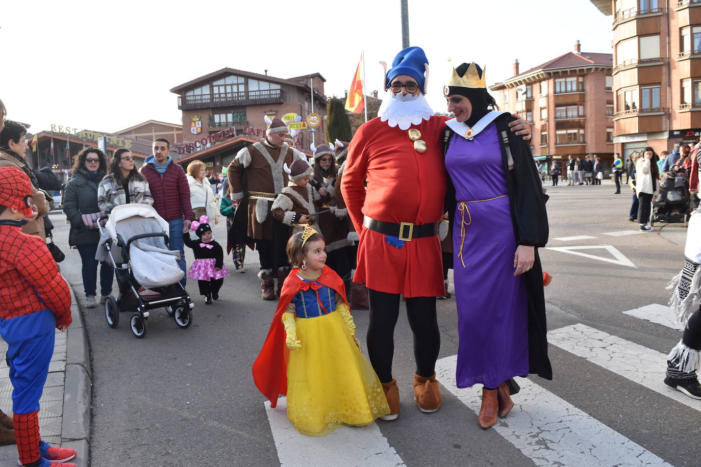 Fotos: Los niños, protagonistas del carnaval de Aguilar este domingo