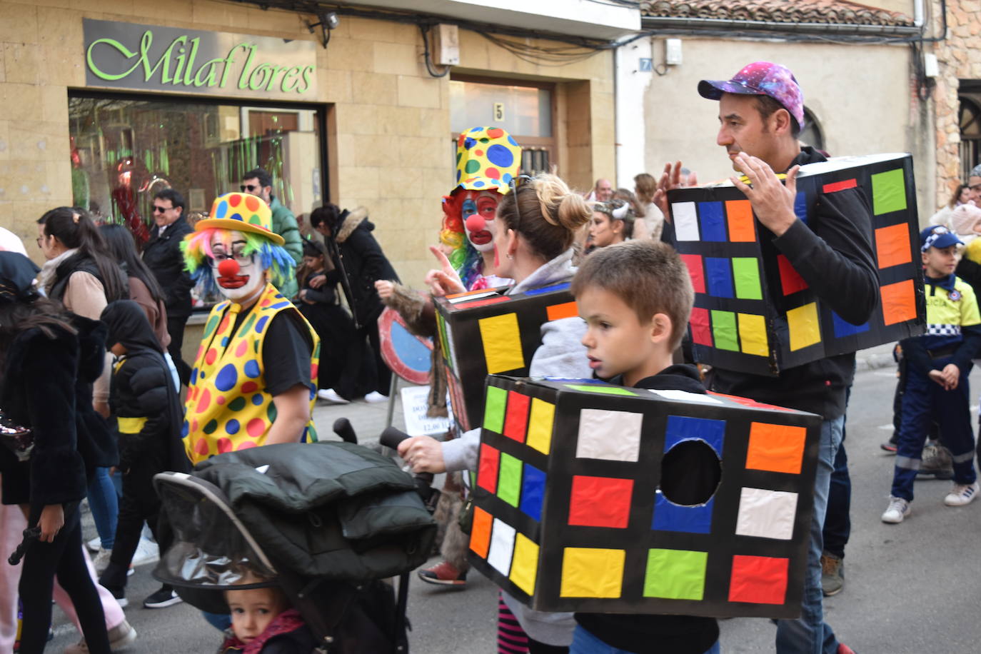 Fotos: Los niños, protagonistas del carnaval de Aguilar este domingo