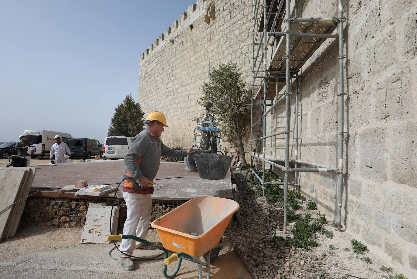 Fotos: El castillo de Monzón se prepara para abrir al turismo