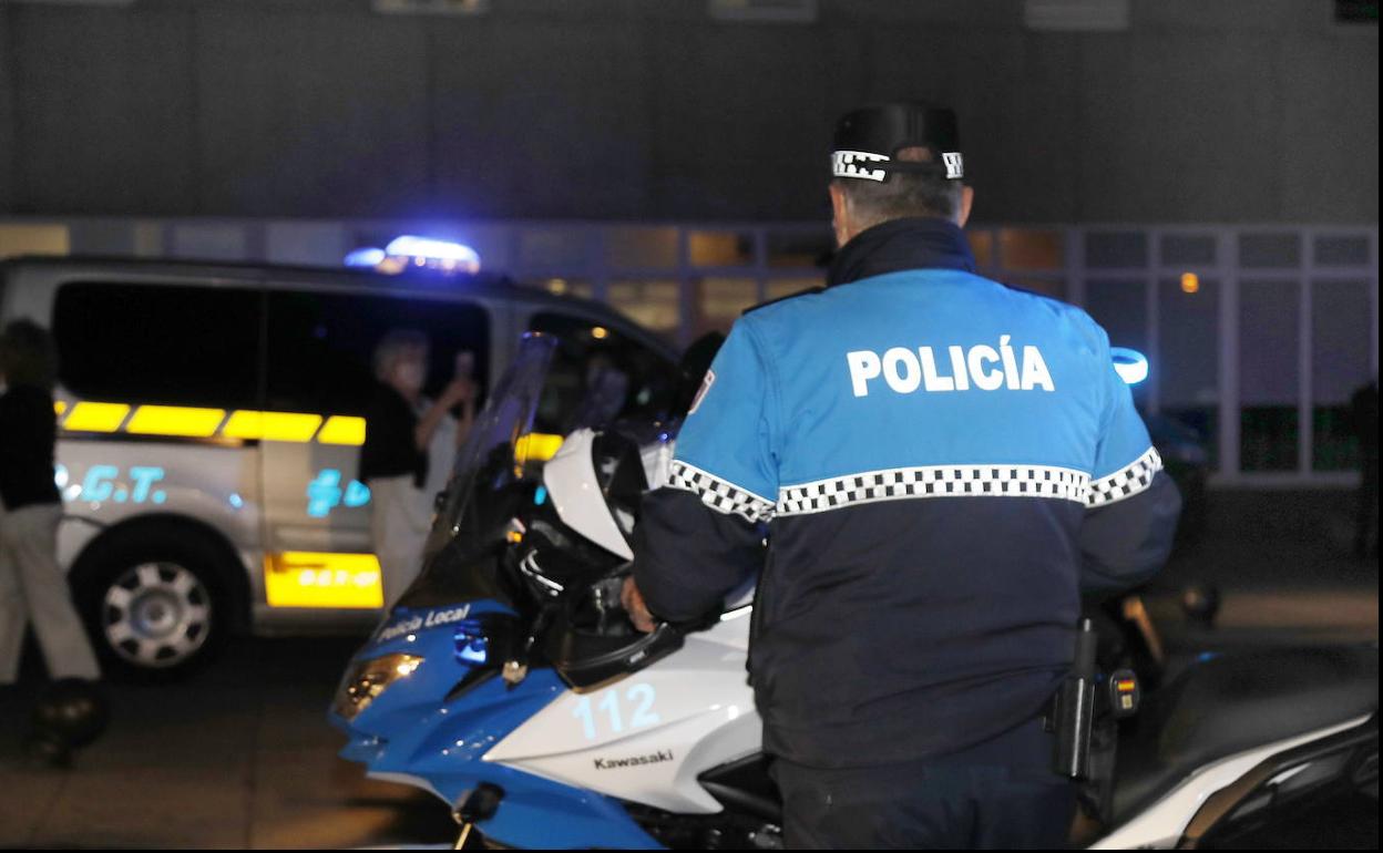 Dos identificados en un patinete y el conductor, de 16 años, da positivo