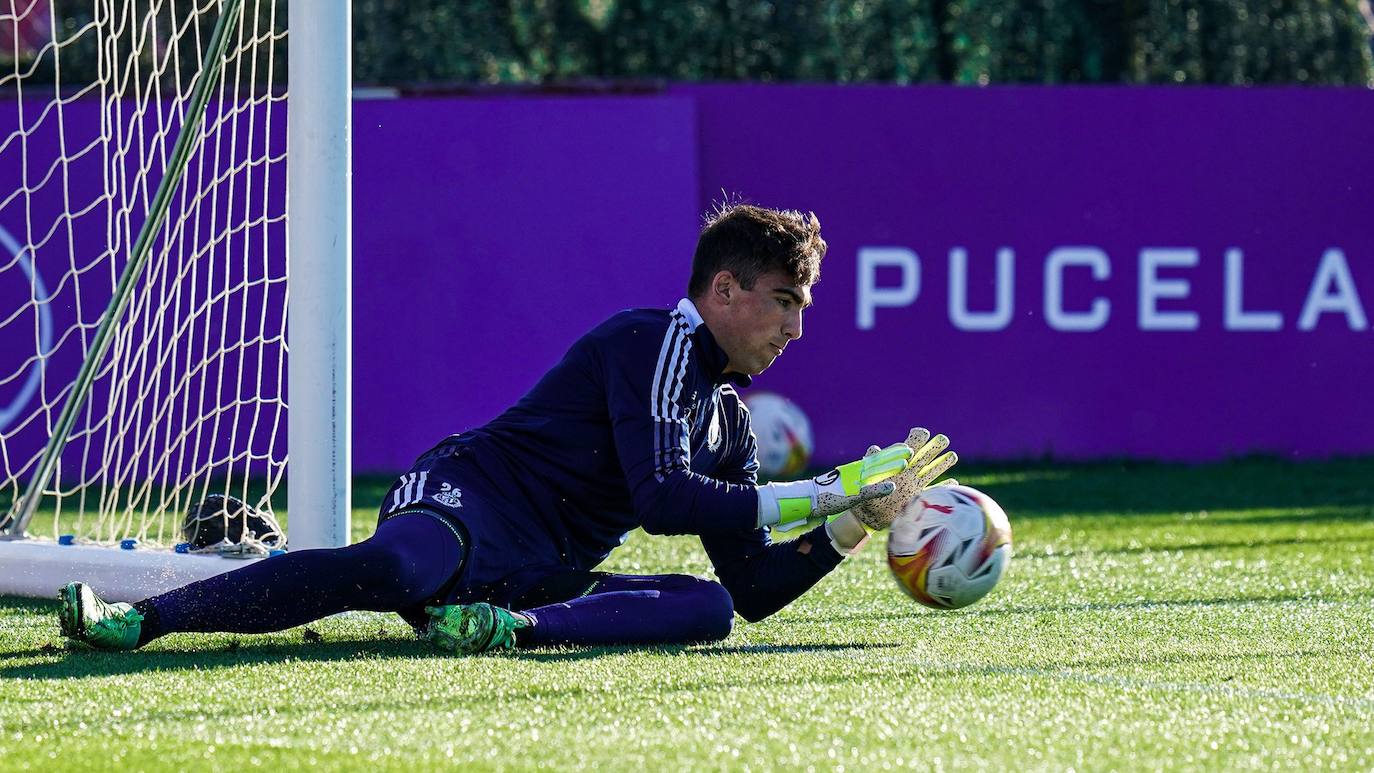 Aceves, en un entrenamiento con el Real Valladolid.