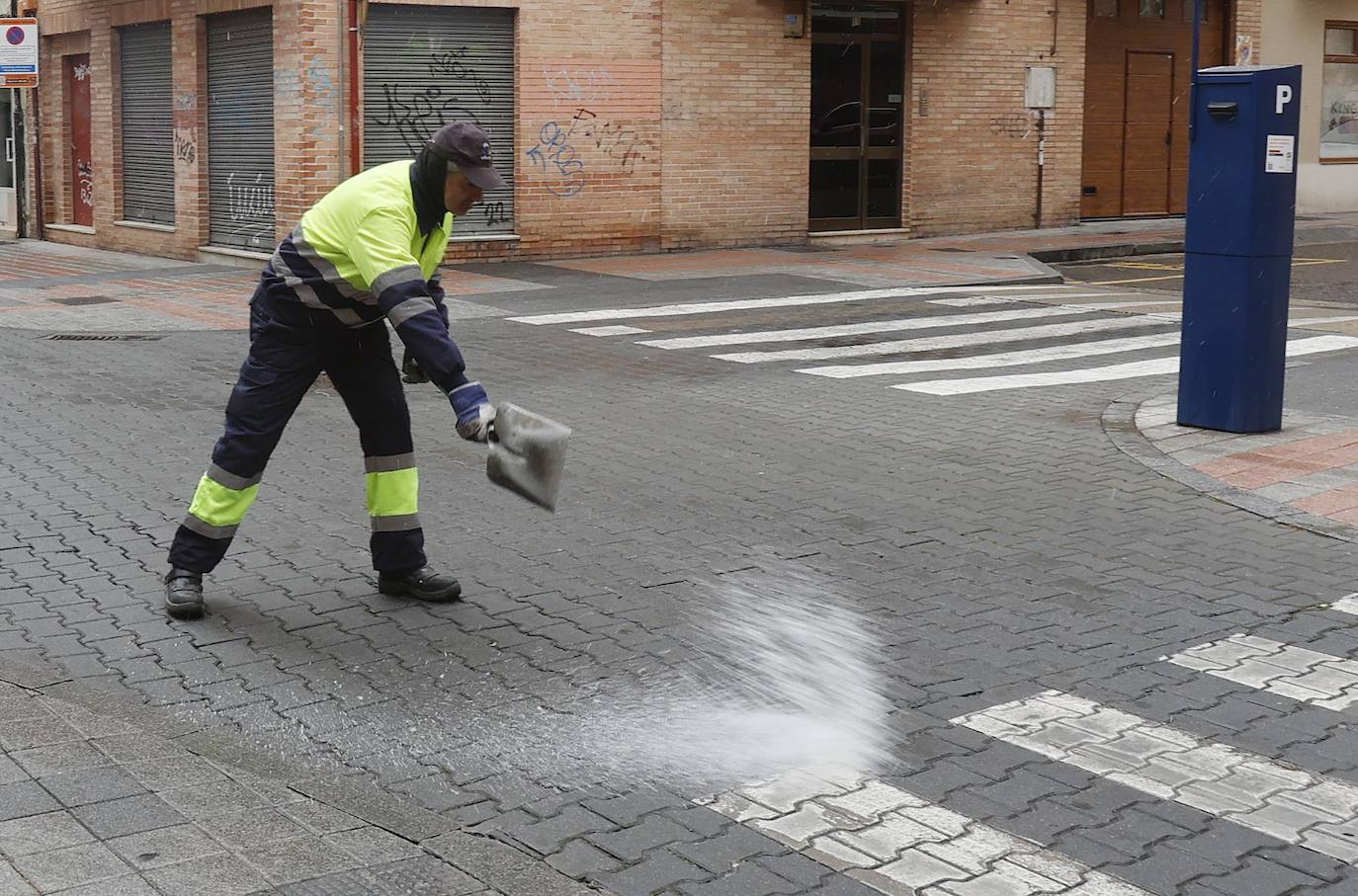 Fotos: La capital palentina recibe intensos copos