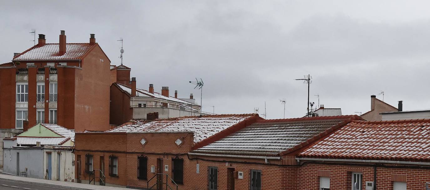 Fotos: La capital palentina recibe intensos copos