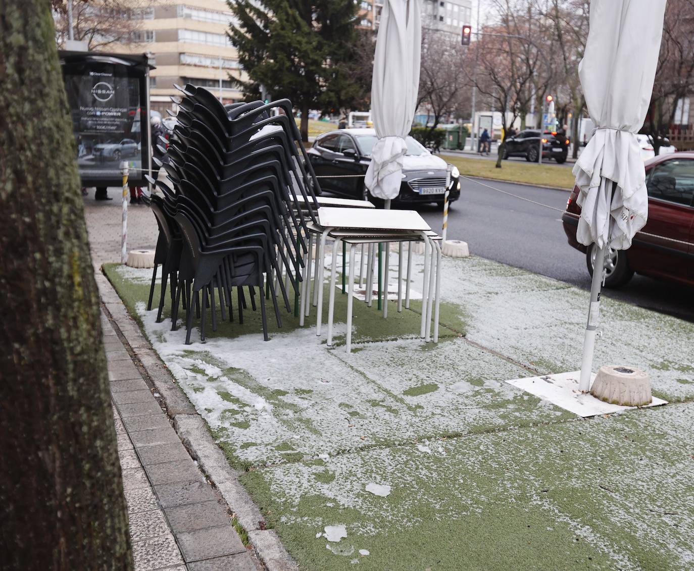 Fotos: La capital palentina recibe intensos copos