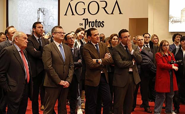 El presidente de Protos, Edmundo Bayón (izda.), y las autoridades asistentes al acto.