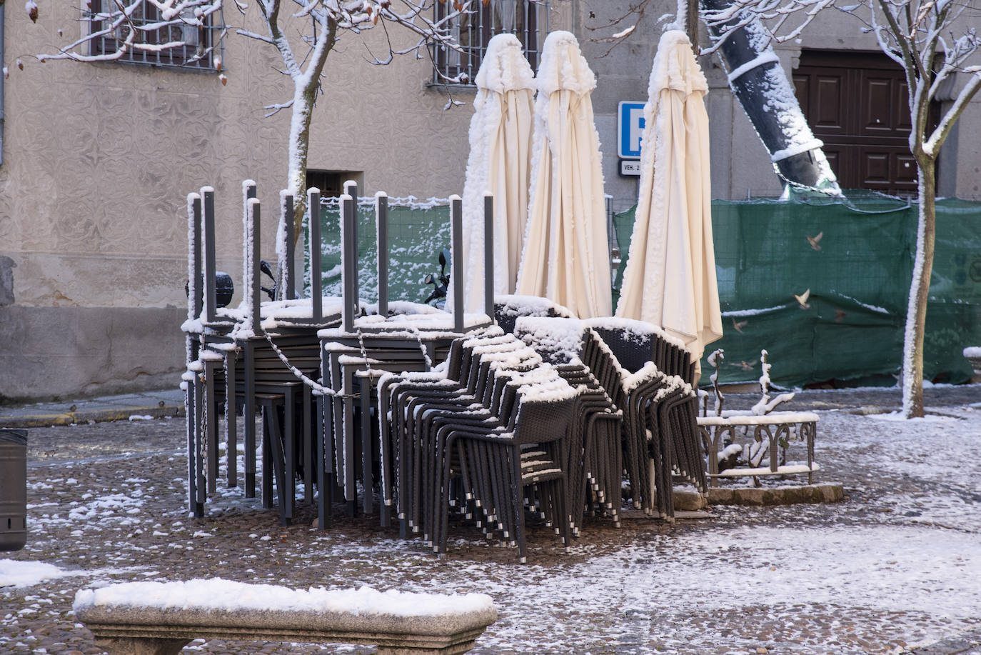 Segovia amanece cubierta de blanco. 