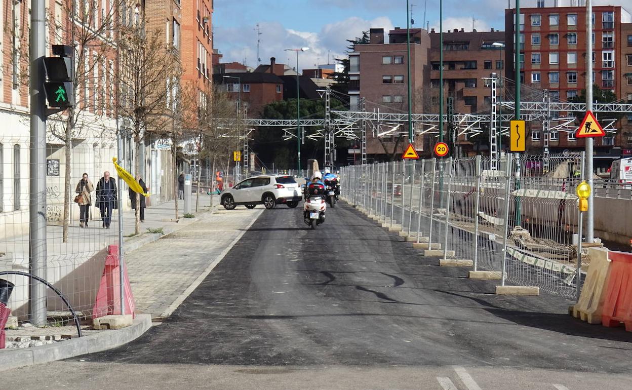 Los coches circulan ya por la calle Estación (en sentido a Labradores). 