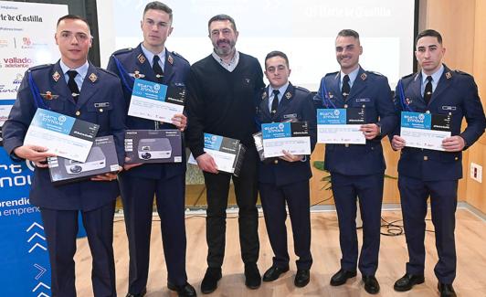 Integrantes de Status Padel Club, pertenecientes a la Academia Básica del Aire de León. 