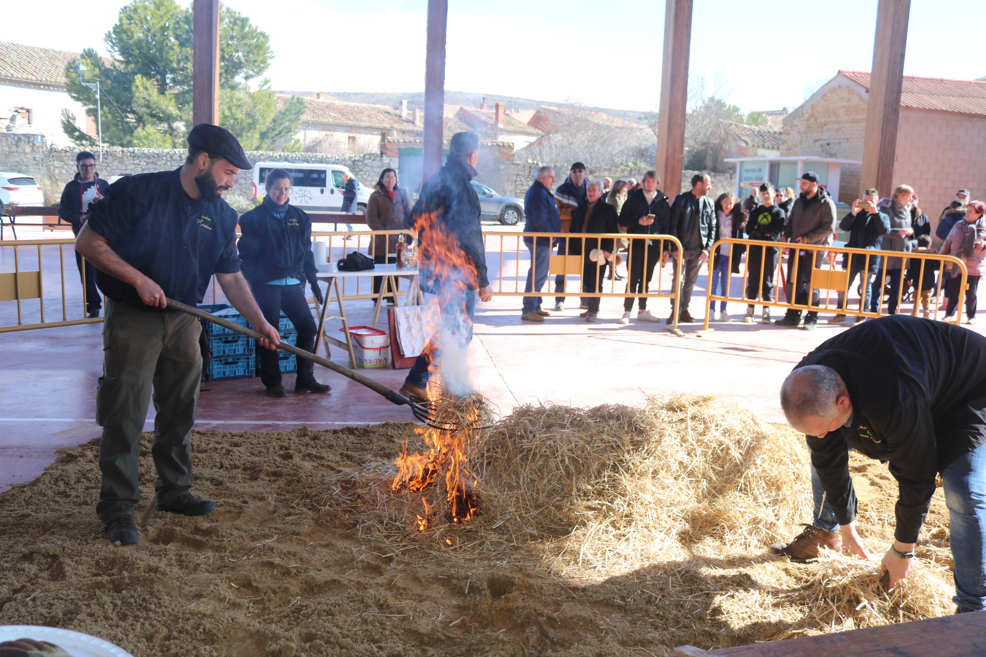 Herrera de Valdecañas celebra una animada Fiesta de la Matanza