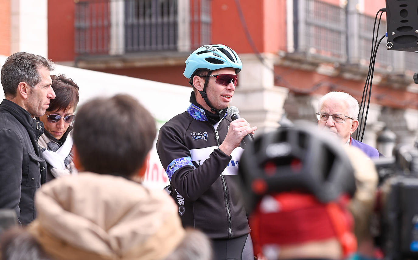 Fotos: Concentración de homenaje a Estela Domínguez, la ciclista que murió atropellada en Salamanca