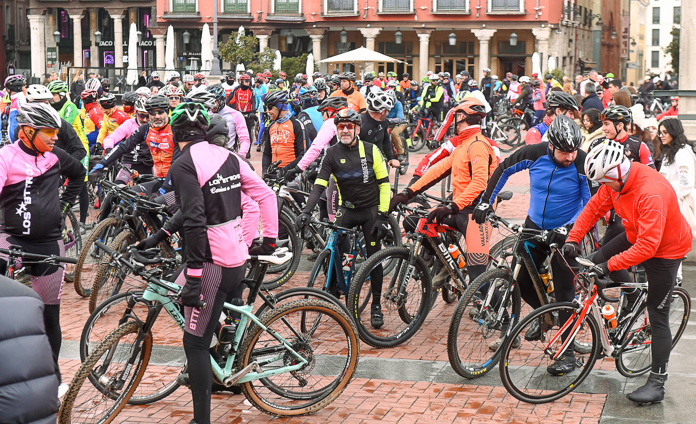 Fotos: Concentración de homenaje a Estela Domínguez, la ciclista que murió atropellada en Salamanca