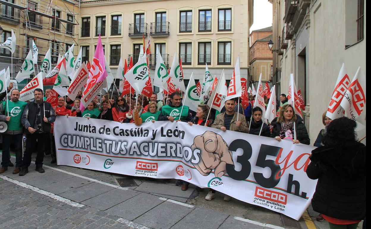 Movilización de empleados de la Junta en Segovia, por las 35 horas, en 2019.