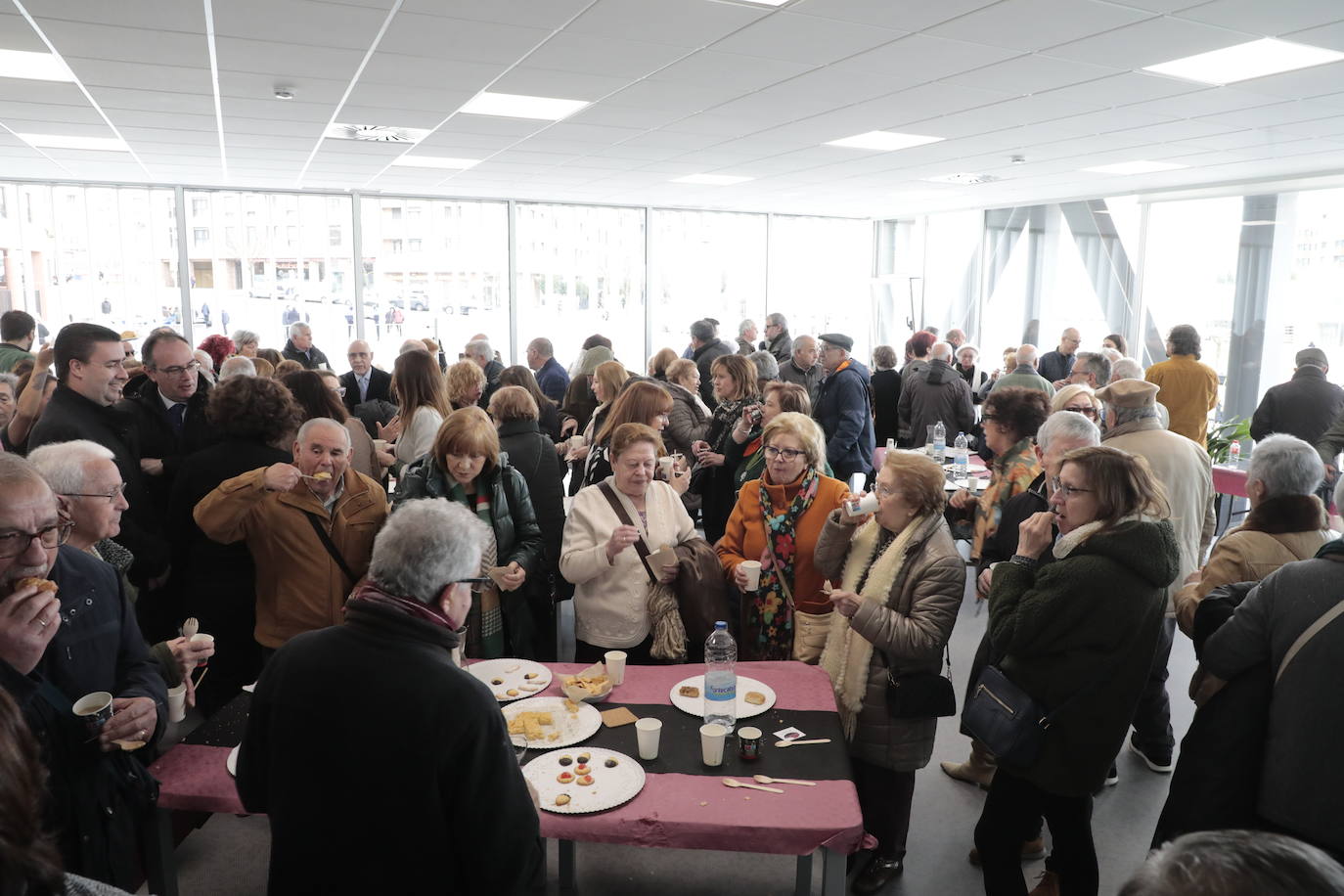 Fotos: El Ayuntamiento inaugura en Parquesol el primer Centro de Vida Activa en Valladolid