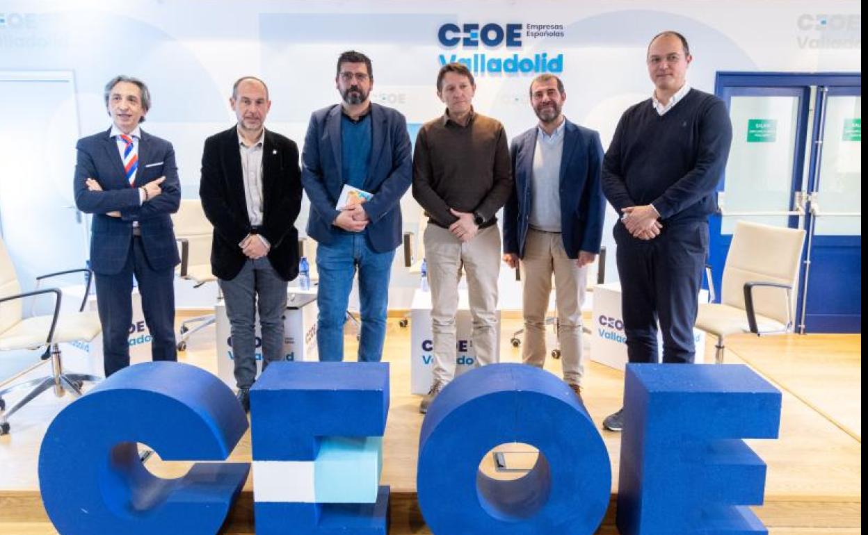 Juan Carlos de Margarida, Antonio Rodríguez, Alberto Bustos, Ángel Peña, David Espinar y Alejandro García Pellitero, este miércoles en la sede de CEOE Valladolid en un coloquio sobre la relevancia del deporte en la economía vallisoletana