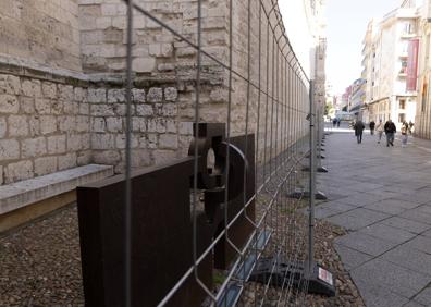 Imagen secundaria 1 - La caída de cascotes obliga a restaurar toda la fachada del Museo de Escultura