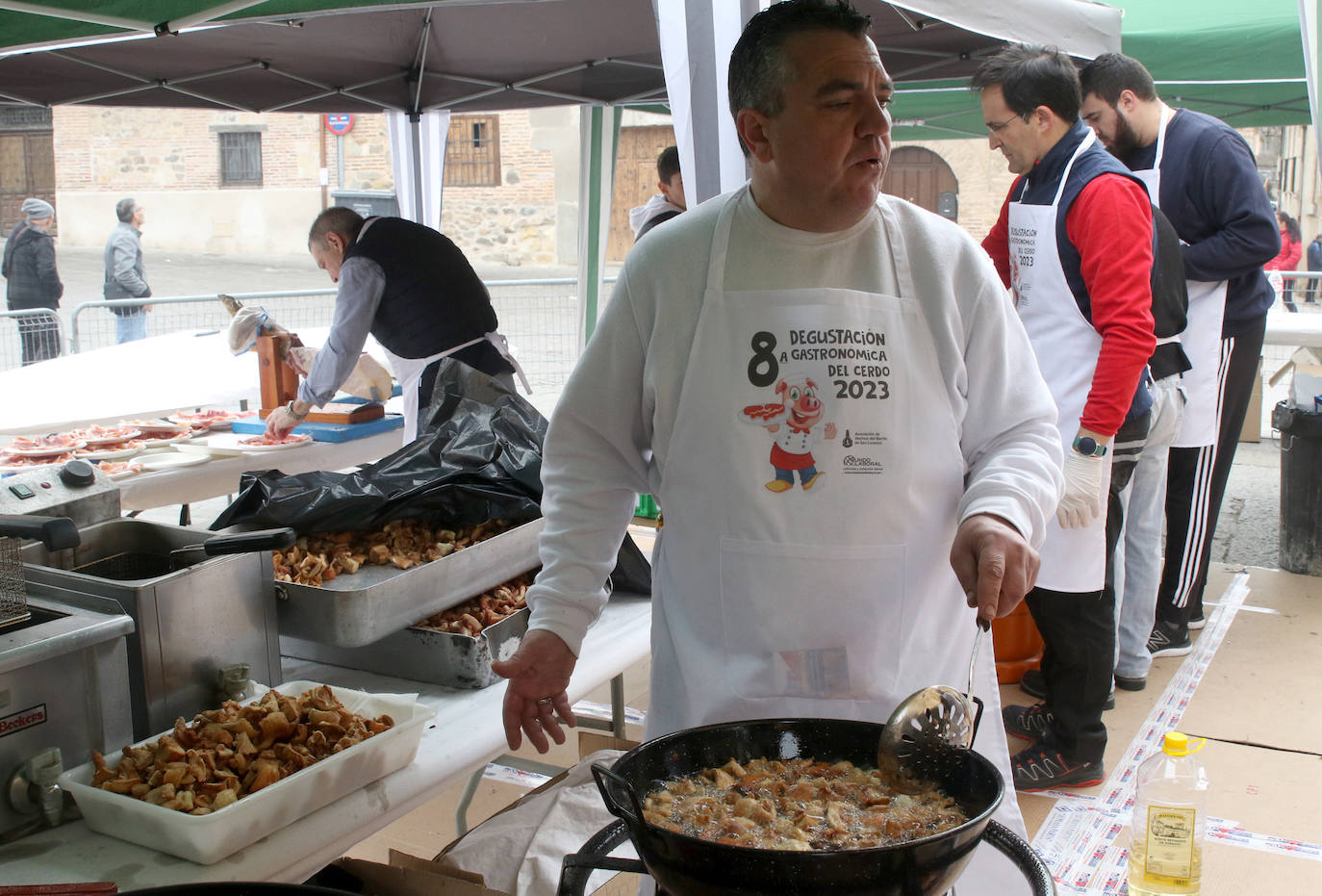 Degustación gastronómica del cerdo en San Lorenzo. 