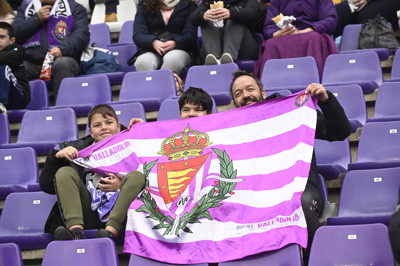 Fotos: Búscate en la grada del José Zorrilla (2/5)