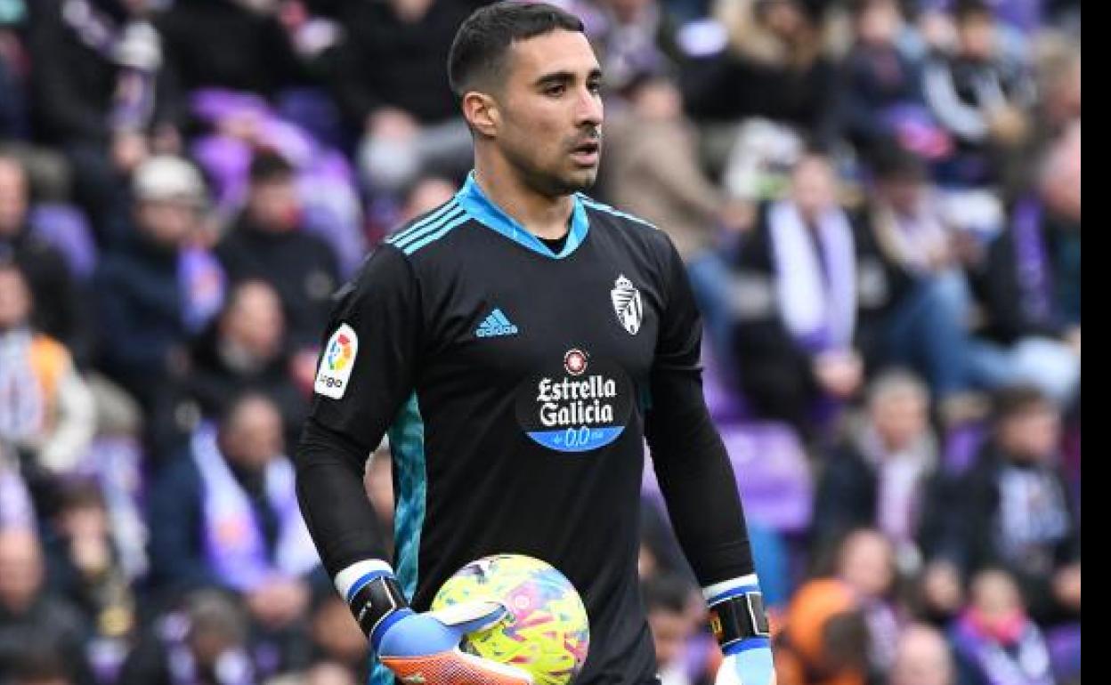 Sergio Asenjo, este domingo, con uniforme negro