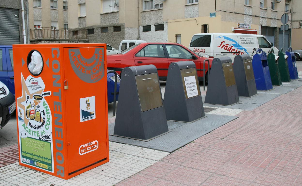 Isleta de contenedores en Cuéllar. 